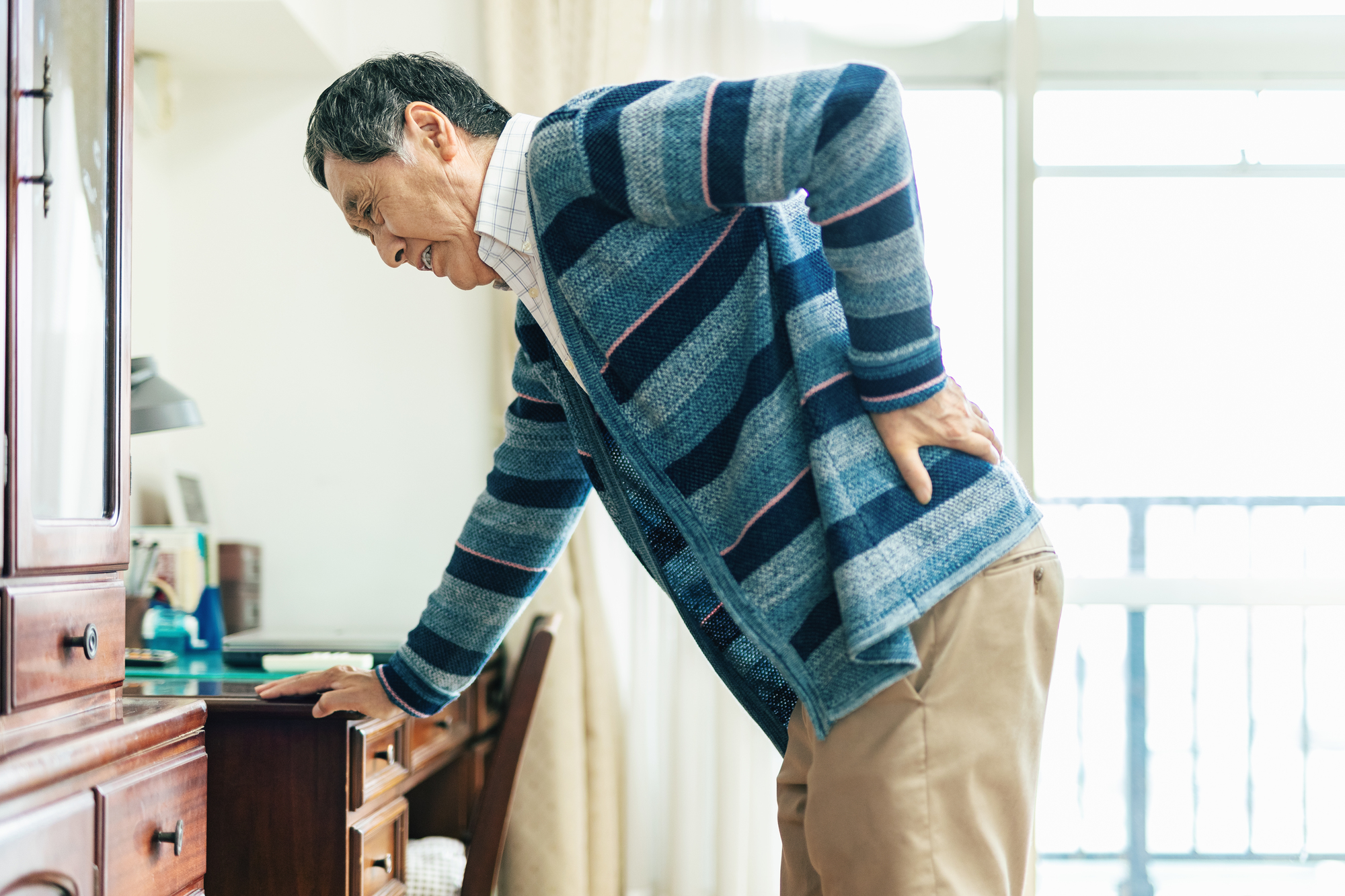 【寒い季節に増える“ぎっくり腰”はなぜ起こる？予防のためにできること】