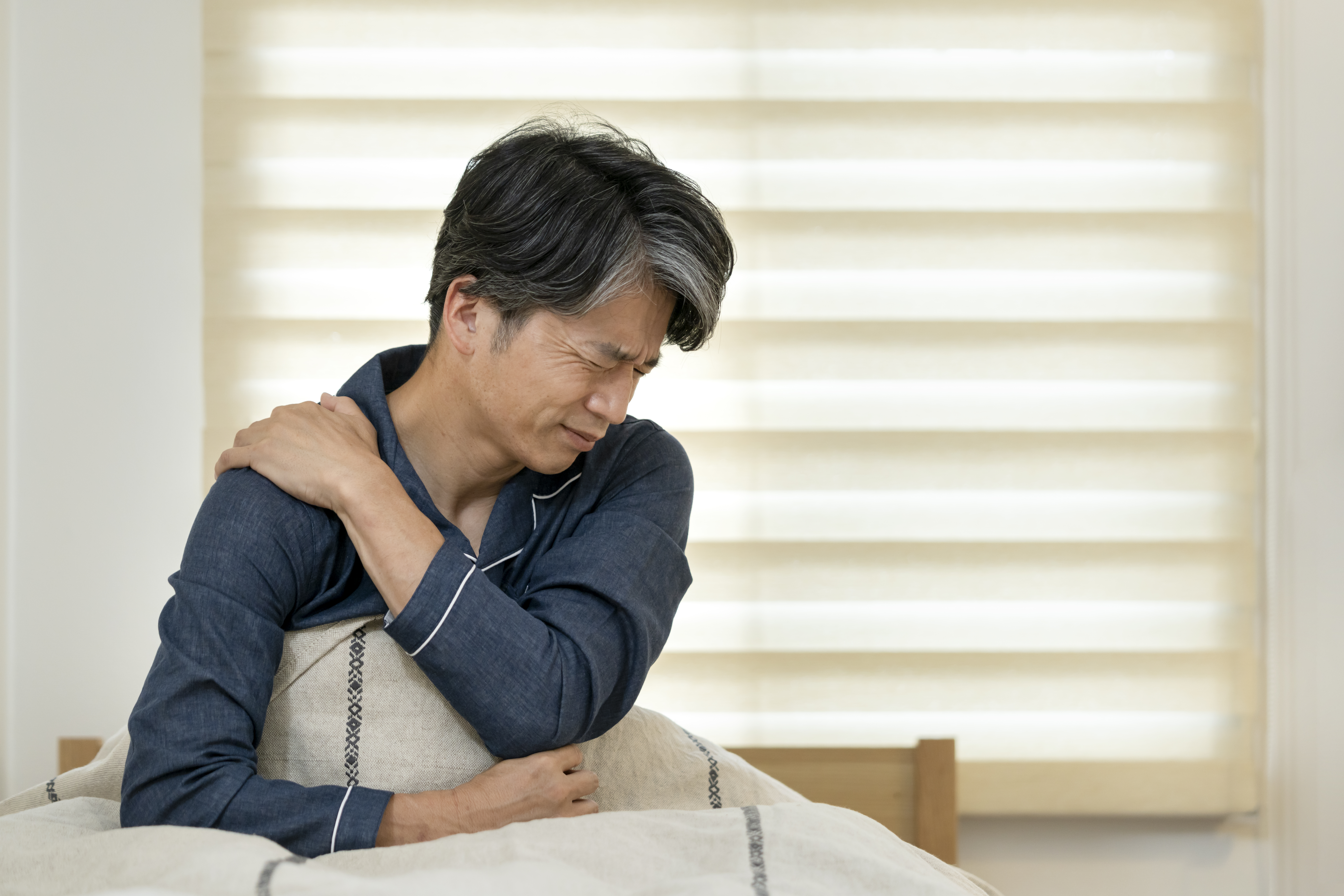 【寒さで悪化する“朝の体の固さ”の正体｜冬こそ必要なケアとは】