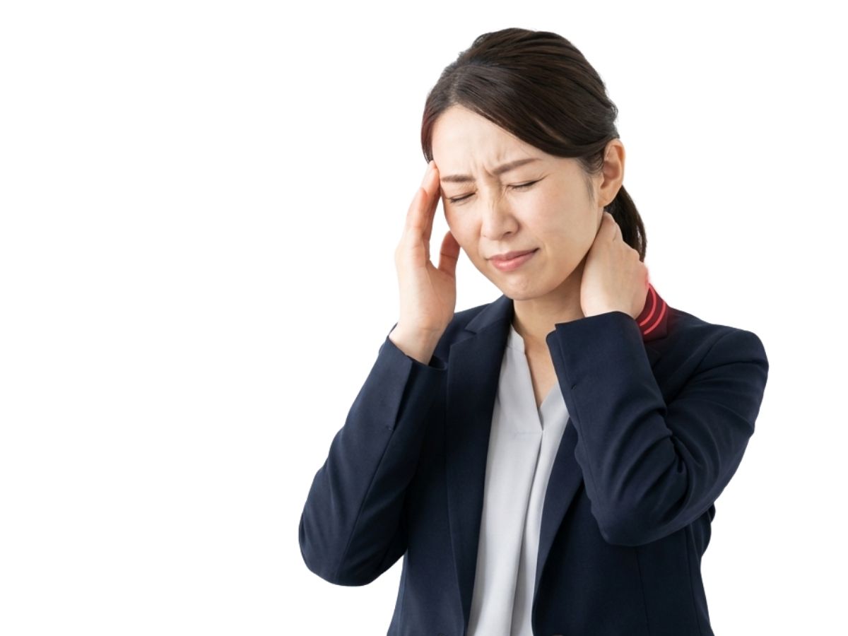 頭痛が続く人は首が原因？ストレートネックとの関係を徹底解説