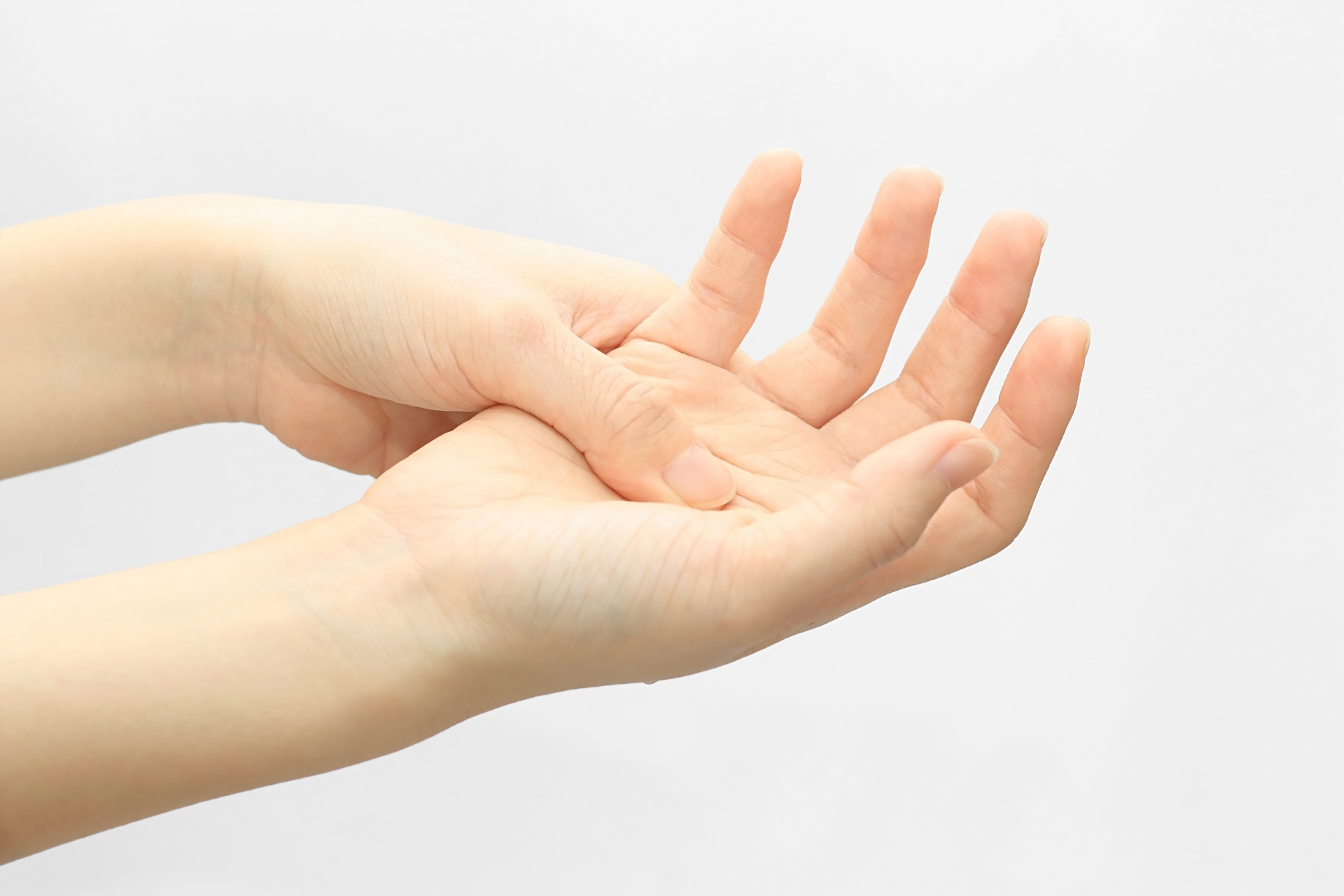 朝起きた時に手がしびれる原因とは？見逃されやすい体のサイン