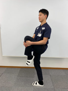 太ももを伸ばしてほぐすストレッチ