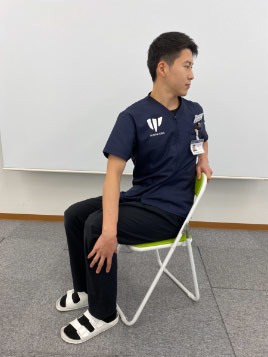 脊柱起立筋を伸ばすストレッチ