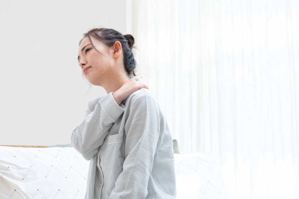 肩こりは浅い呼吸が原因？正しい呼吸法を徹底解説！